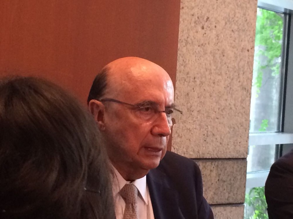 Sem reforma da Previdência, governo pode suspender abono salarial, diz Meirelles